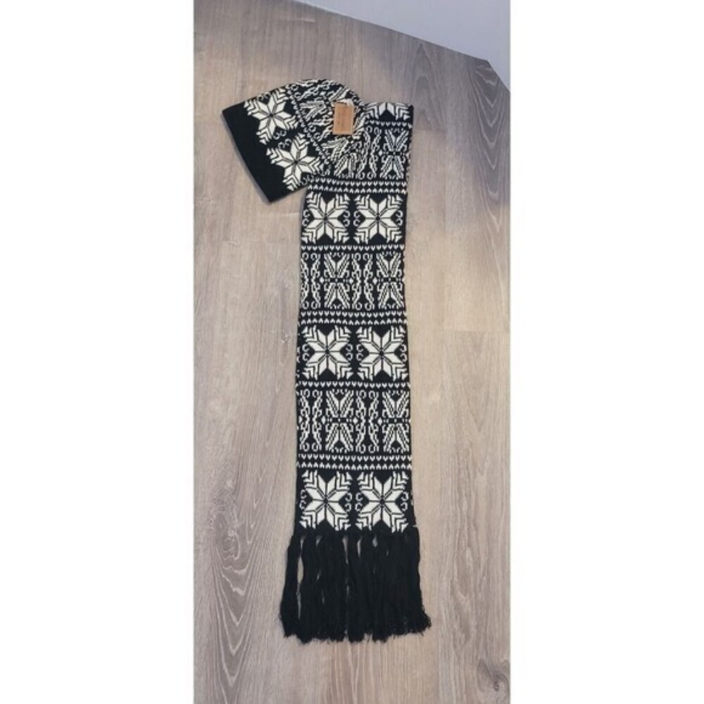 NWT Gold Coast Black and White Scarf‎ and Matching Hat
